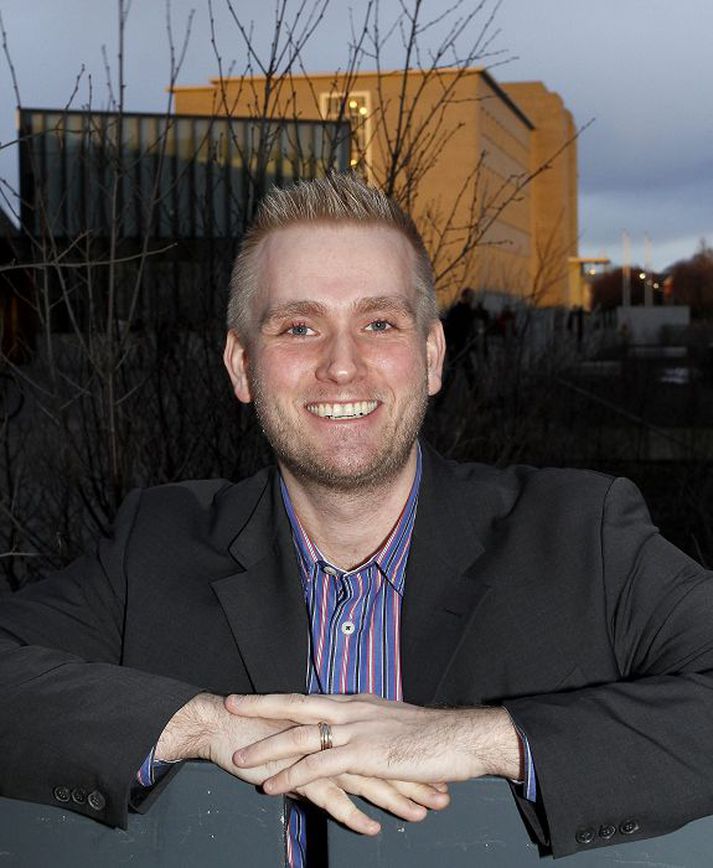 Elmar er með meistarapróf í viðskiptafræði, lauk framhaldsnámi í lögfræði við University of Pennsylvania og námi frá Wharton Business School.