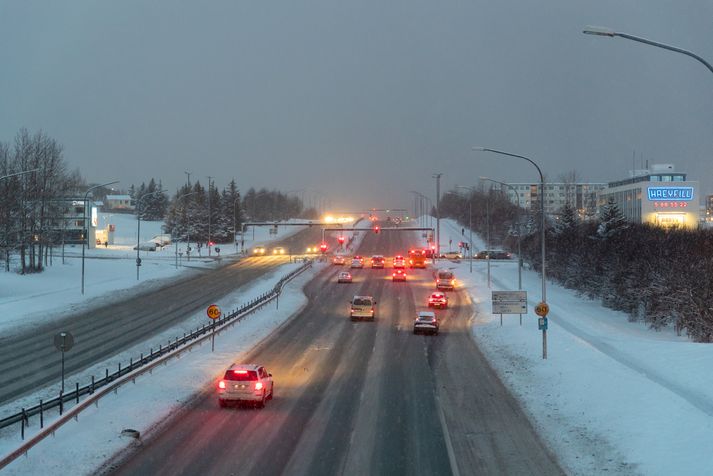 Heilbrigðiseftirlit Reykjavíkur hvetur fólk til að draga úr akstri eins og unnt er og nýta sér almenningsamgöngur og aðra vistvænni ferðamáta til að draga úr mengun.