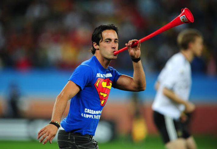 Jimmy Jump blæs ekki í Vuvuzela lúður á White Hart Lane á næsta tímabili.