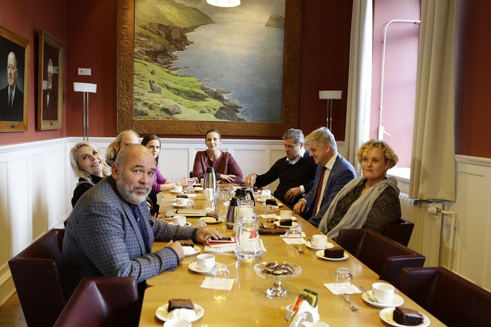 Fundur formanna með forseta stóð yfir í um þrjá klukkutíma. Þórunn Egilsdóttir, þingflokksformaður Framsóknarflokksins, sat fundinn í stað Sigurðar Inga Jóhannssonar formanns.