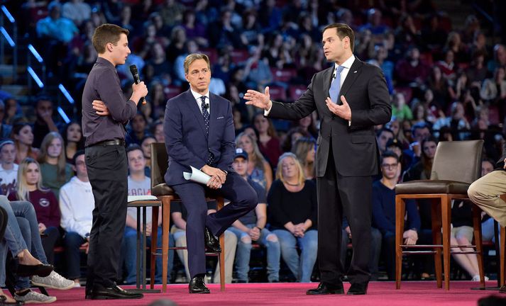 Cameron Kasky og öldungardeildarþingmaðurinn Marco Rubio í Flórída í gær.