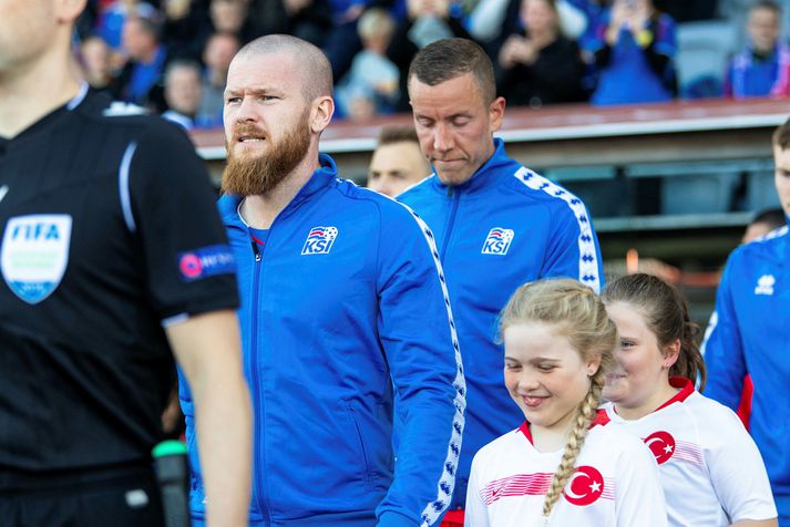 Aron Einar Gunnarsson var landsliðsfyrirliði í áratug en hefur ekki spilað með landsliðinu síðan í júní í fyrra.