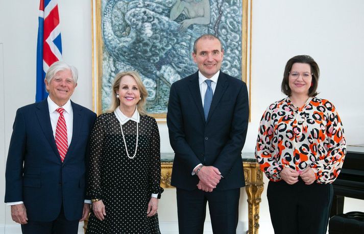 Nowa ambasador USA odwiedziła wczoraj Bessastaðir. Od lewej: James V. Derrick, Carrin Patman, Guðni Th. Jóhannesson i Eliza Reid.