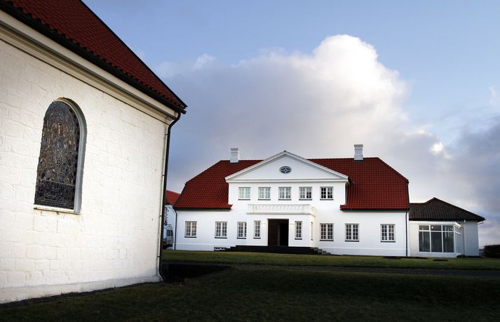 Forseta Íslands bíður mikilvægt verkefni að veita einum af flokkunum sjö stjórnarmyndunarumboðið. Viðreisn og Sjálfstæðisflokkur eru líklegastir til að fá umboðið og það gæti gerst í dag, á fundi formannanna með forsetanum.