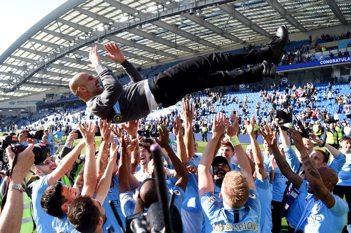 Pep Guardiola, knattspyrnustjóri Manchester City, fékk flugferð eftir leik.