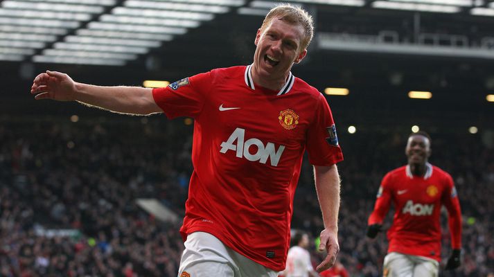 Paul Scholes fagnar hér marki sínu.