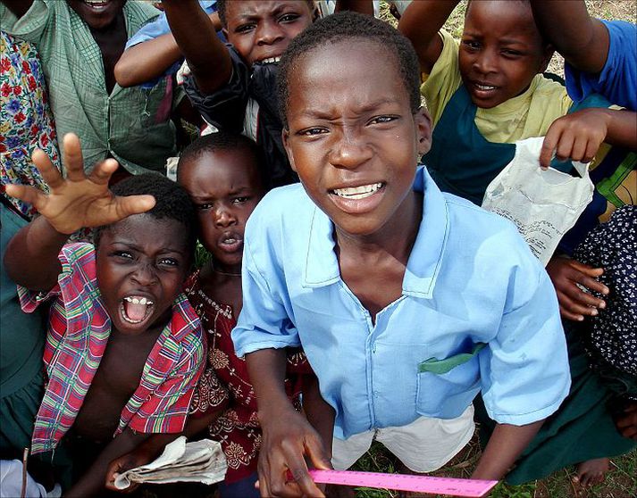 Íbúar Malaví standa á erfiðum tímamótum. Fyrrum forseti landsins lést í apríl en hann ku hafa skilað slæmu búi til arftaka síns.