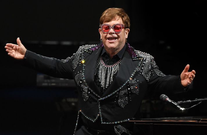 Sir Elton John verður meðal þeirra sem fram koma.