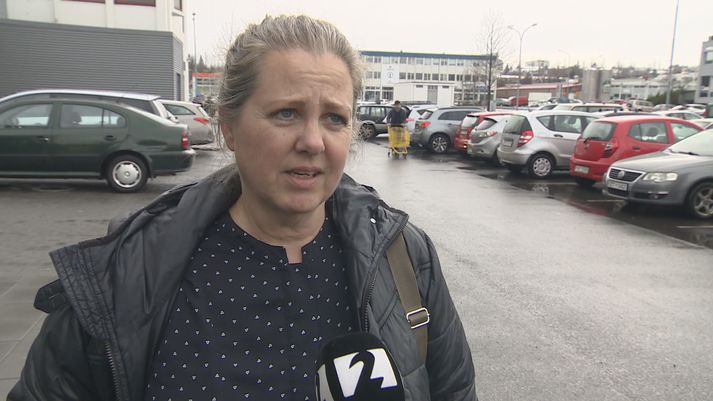 Anna María Einarsdóttir er háskólamenntuð og er sátt við að fólk með lægst laun fái launahækkanir eftir nýja kjarasamninga.