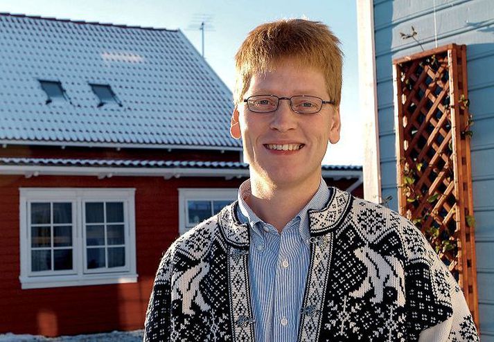 Séra Þórhallur Heimisson var sóknarprestur við Breiðholtskirkju og Hafnarfjarðarkirkju áður en hann flutti sig til Svíþjóðar árið 2013. Hann hefur þó komið heim og staðið fyrir hjónaráðgjöf.