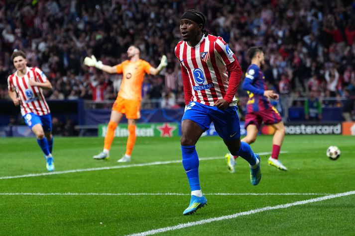  Ademola Lookman fagnar marki mikilvæga sem kom Atletico Madrid áfram í kvöld.