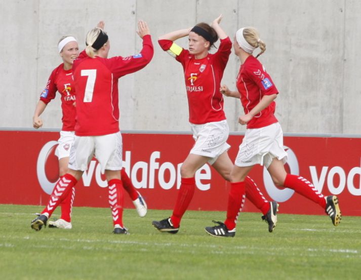 Katrín Jónsdóttir fagnar marki með Val.