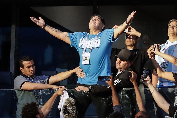 Diego Maradona á leiknum í gær.