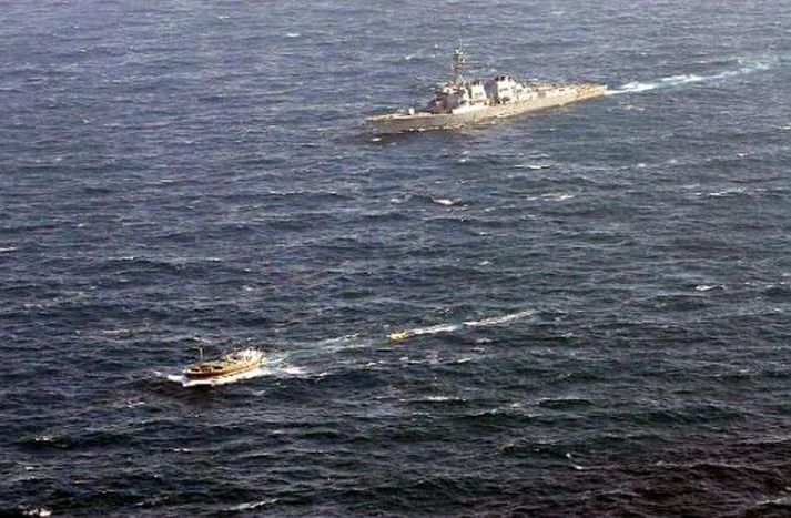 Alþjóðlegur herskipafloti má ekki beita sér gegn móðurskipum sjóræningjanna.