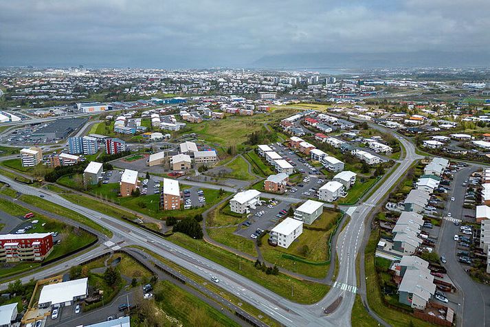 Fjölskyldan er búsett í Kópavogi.