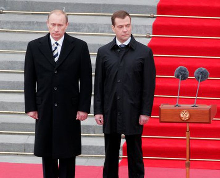 Fyrrverandi og núverandi forsetar Rússlands, Pútín og Medvedev.
