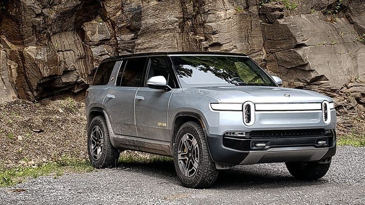 Rivian R1S.