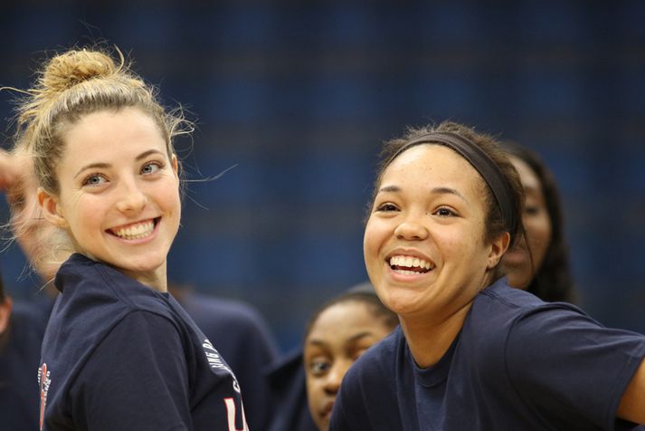 Katie Lou Samuelson og Napheesa Collier fengu stærri hlutverk í vetur.