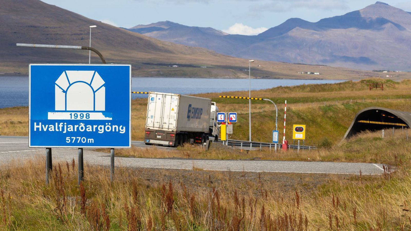 Loka Hval­fjarðar­göngunum ef um­ferð verður of mikil