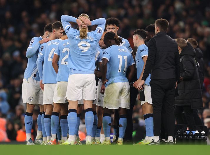 Frá liðsfundi Manchester City gegn Leeds United í ensku úrvalsdeildinni á nýafstöðnu tímabili eftir að Donnarumma, markvörður liðsins, lagðist niður og kallaði eftir aðhlynningu.