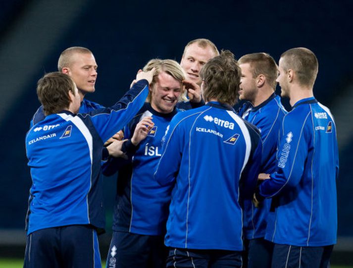 Það var létt yfir strákunum á æfingunni á Hampden Park í kvöld.