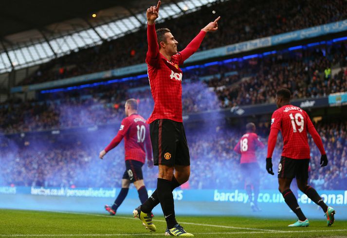 Robin van Persie fagnar sigurmarkinu.
