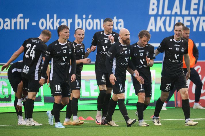 Blikar fagna.