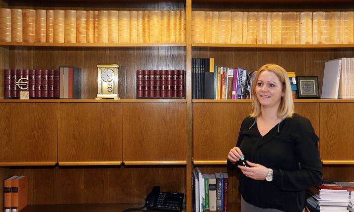 Fjármálaráðherra vill opna bókhaldsskápa ríkisins. Fólk eigi að geta flett því upp á vefnum hvaða ráðgjöf ráðherrar kaupa og hvernig þeir ráðstafa skúffufé.fréttablaðið/valli