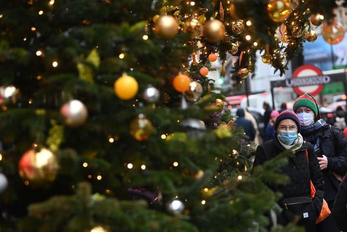 Tímabókunum innan heilbrigðisþjónustunnar verður frestað í desember en Johnson sagði það betra en að þurfa að grípa til stórfelldra afbókana eftir áramót vegna óheftrar ómíkron-bylgju.