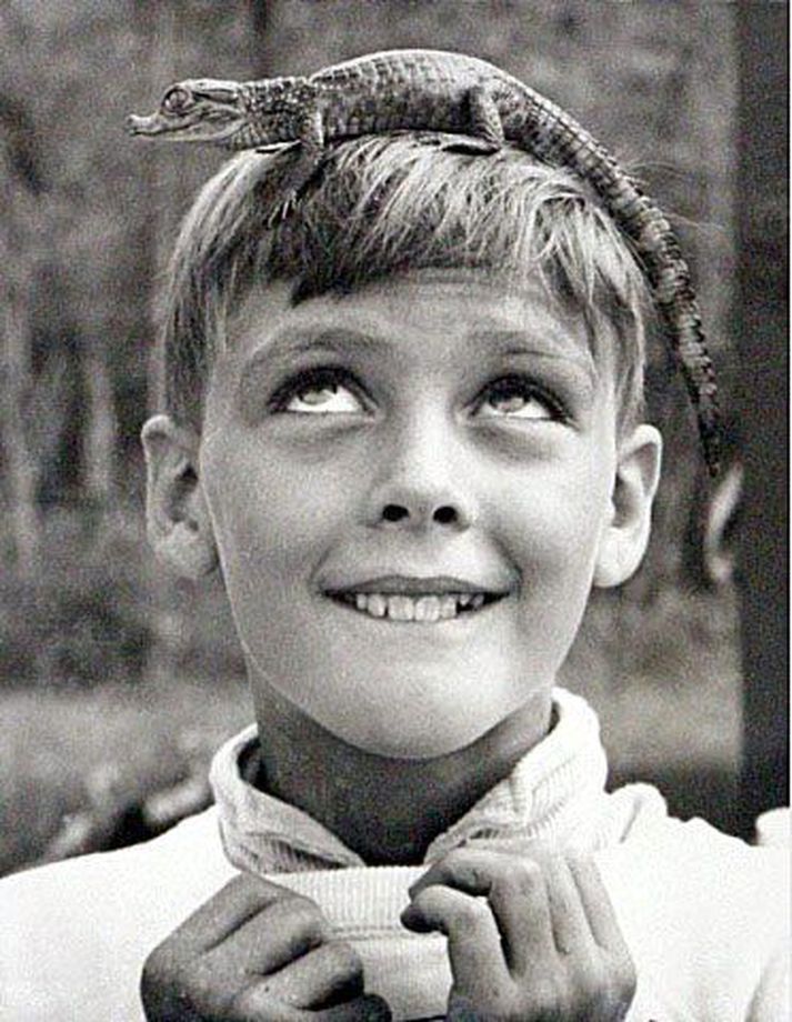 John var snemma annt um eðlur og eyddi mestum tíma æsku sinnar í skóginum og við tjarnirnar í bakgarðinum heima.