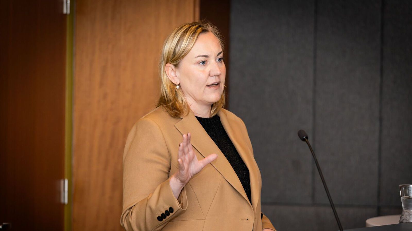 Vændiskaupendur verði nafn­greindir og þeim stungið í steininn