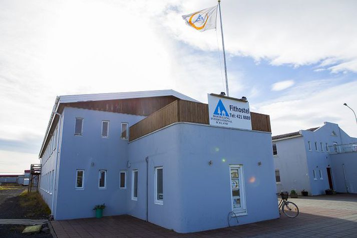 Fit Hostel. Í rannsókn Jóhönnu kom fram að íbúar Reykjanesbæjar hefðu neikvætt viðhorf til hælisleitenda í bænum. Hælisleitendur hafa meðal annars búið á Fit hosteli í Reykjanesbæ.