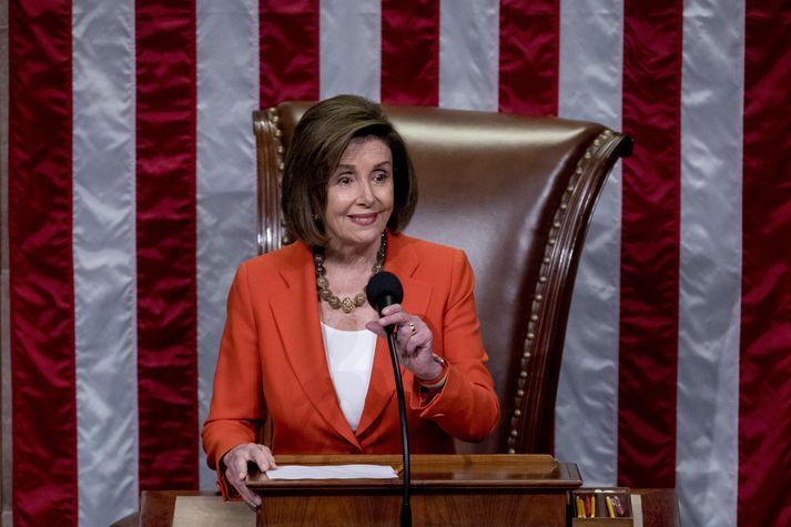 „Þetta er sorgardagur. Það býður sig enginn fram til þingmennsku með það í huga að ákæra sitjandi forseta,“ sagði Nancy Pelosi, Demókrati og forseti þingsins.