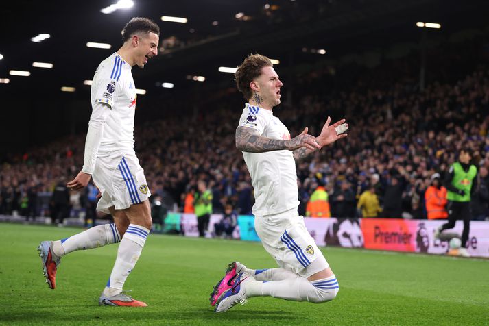 Ethan Ampadu og Joe Rodon fagna marki hjá Leeds United.