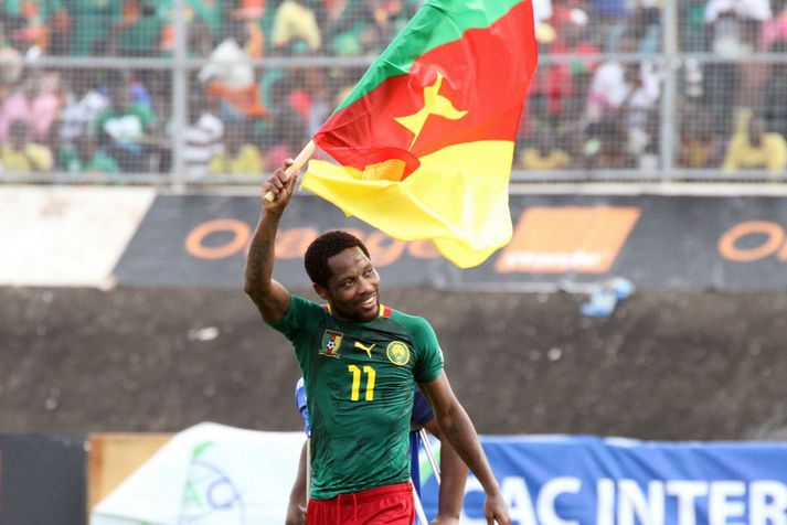 Jean Makoun fagnar hér sæti Kamerún á HM í Brasilíu.