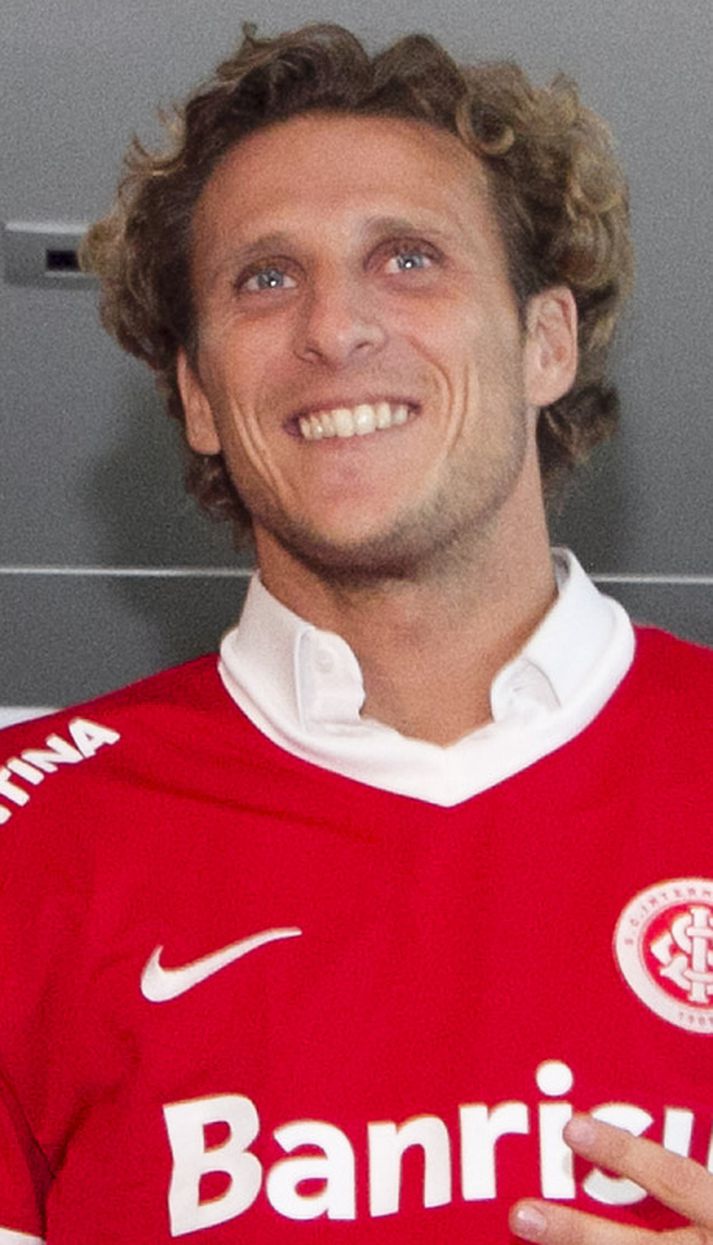 Forlan hefur til að mynda spilað með Manchester United, Villareal, Atletico Madrid og Inter á ferlinum.