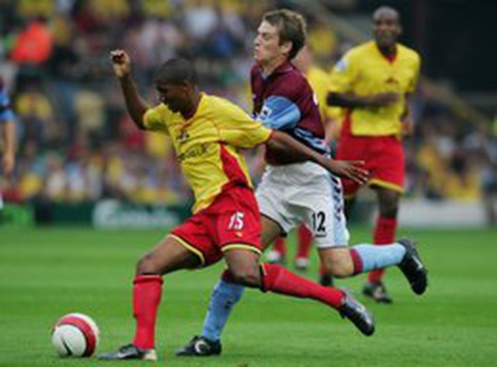 Young í leik með Watford gegn nýjum félögum sínum í Aston Villa