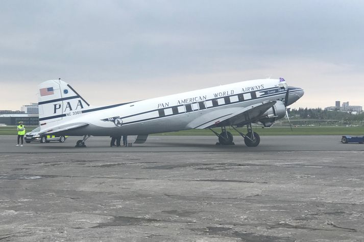 Þristurinn sem lenti á Reykjavíkurflugvelli í kvöld er einskonar undanfari. Flugvélin er máluð eins og vélar Pan American World Airways voru á árum síðari heimstyrjaldarinnar.