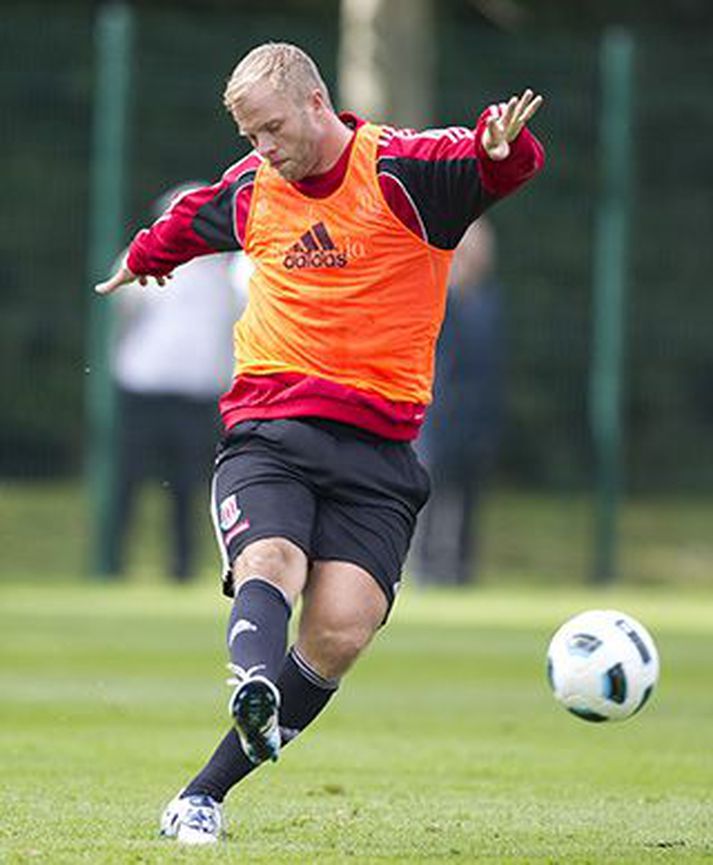 Eiður Smári á æfingu með Stoke City.