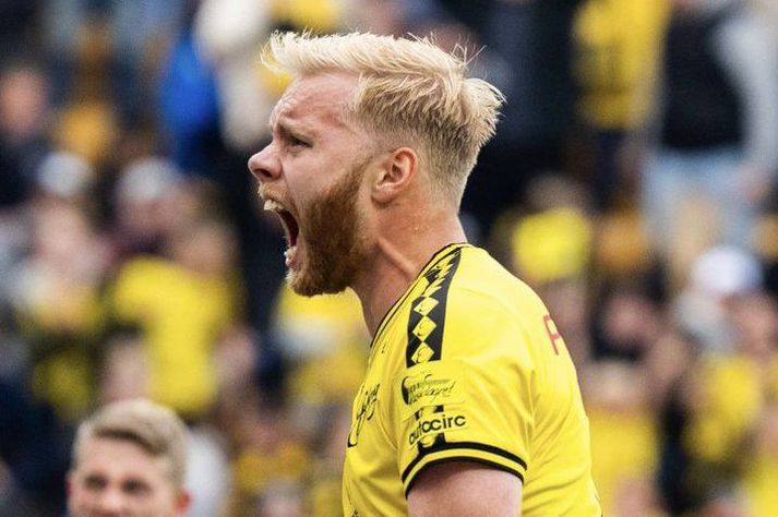 Sveinn Aron fagnar í búningi Elfsborg.