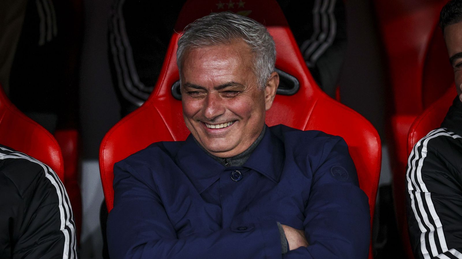 Mourinho skrifaði undir þriggja ára samning