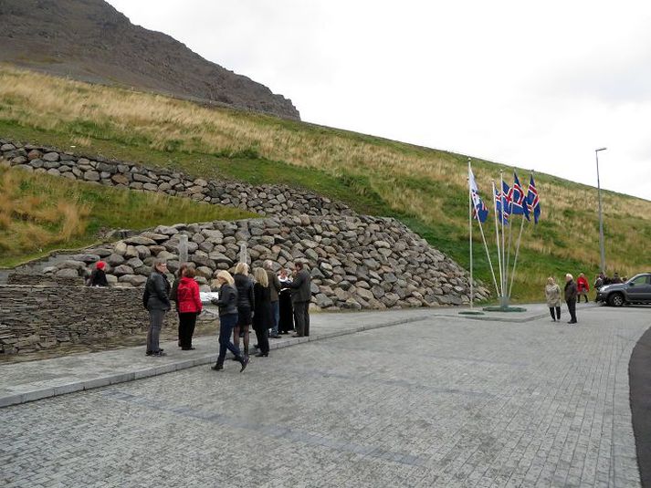Snjóflóðavarnagarðarnir undir Traðhyrnu voru vígðir formlega í september á síðasta ári.