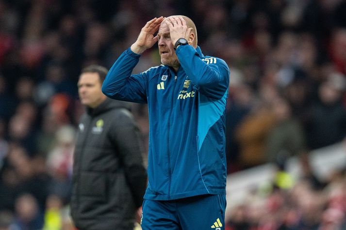 Sean Dyche var rekinn sem knattspyrnustjóri Nottingham Forest eftir markalaust jafntefli á móti botnliði Úlfanna í gær.