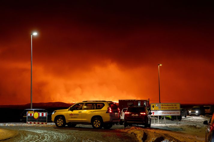 Hættan á gosopnun í Grindavík er talin minni en áður, þó hún sé enn til staðar.