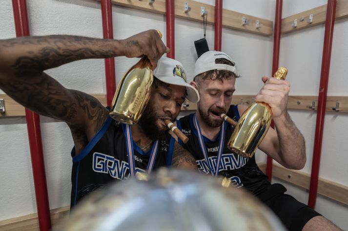 DeAndre Kane hefur ekki verið allt of upptekinn að því að svara í símann. Þeir Daniel Mortensen verða ekki með Íslandsmeisturunum í kvöld.