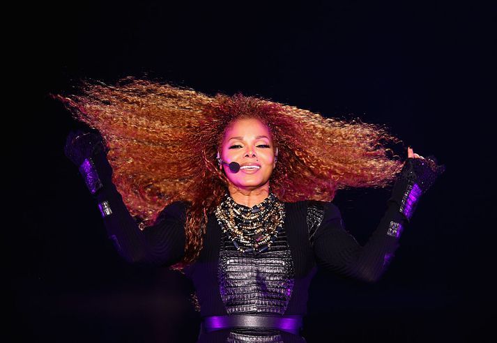 Janet Jackson brast í grát á tónleikum í Houston í gær.