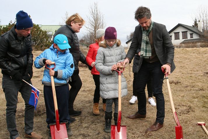 Borgarstjóri og nemendur úr Klettaskóla létu til skarar skríða í dag.