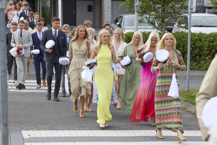 Spennan var mikil fyrir athöfnina. Allir í sínu fínasta pússi.