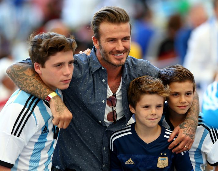 Beckham með sonum sínum. Brooklyn er lengst til vinstri.