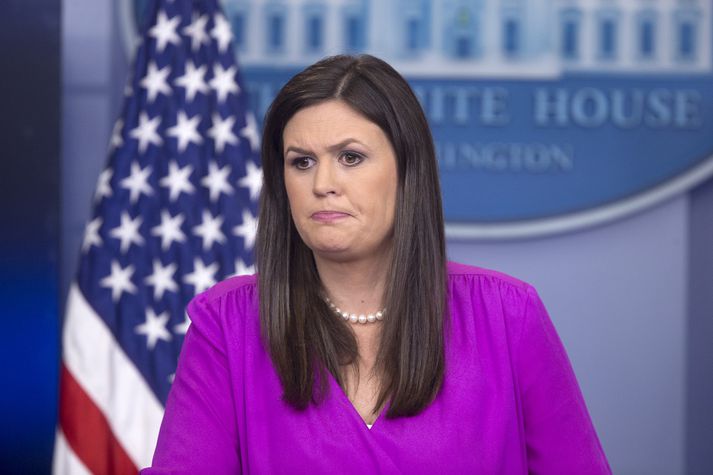 Sarah Huckabee Sanders lét fjölmiðlamenn fá það óþvegið í Hvíta húsinu í gær.